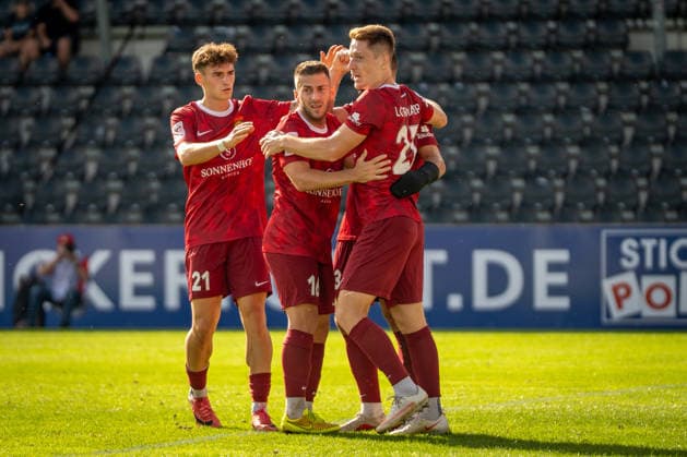 Collective goal celebration after Loris Maier s goal (1-0), SG Sonnenhof Großaspach, 27, SG Sonnenhof Großaspach vs. TSG 1899 Hoffenheim II, Soccer, 3rd Division, Matchday 4, September 6, 2026, DFB regulations prohibit any use of photographs as image sequences and or quasi-video. Aspach, Baden-Württemberg, Germany Copyright: xkolbert-press PhilipxZieglerx