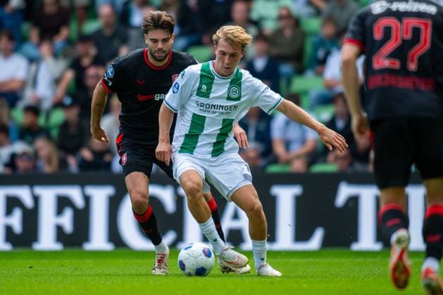 GRONINGEN , 06-09 2026 , Stadium Euroborg , season 2026 2027 , Dutch Eredivisie football , match between FC Groningen and FC Twente , picture shows FC Twente player Robin Propper Fc Groningen player Jorg Schreuders Groningen - Twente  x206584533x Copyright: