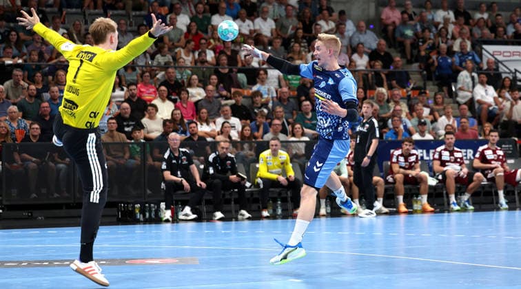 September 6, 2026, Germany, Stuttgart, Handball: TVB Stuttgart vs. Füchse Berlin; from left: Lasse Ludwig (Berlin), Torben Matzken (TVB)