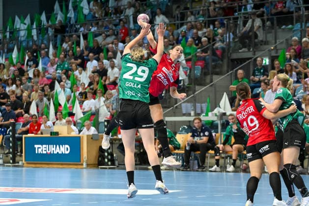 Luka Csikos (Thueringer HC, 05) wirft gegen Paulina Golla (VfL Oldenbrg, 29) VfL Oldenburg vs. Thueringer HC, ALSCO Handball Bundesliga Frauen, 2. Spieltag, Saison 2026 2027, 06.09.2026, VfL Oldenburg vs. Thueringer HC, ALSCO Handball Bundesliga Frauen, 2. Spieltag, Saison 2026 2027, 06.09.2026 Oldenburg *** Luka Csikos (Thüringer HC), 05, shoots against Paulina Golla (VfL Oldenburg), 29; VfL Oldenburg vs. Thüringer HC, ALSCO Women s Handball Bundesliga, Matchday 2, 2026–2027 Season, September 6, 2026, VfL Oldenburg vs. Thuringer HC, ALSCO Women’s Handball Bundesliga, Matchday 2, 2026–2027 season, September 6, 2026, Oldenburg Copyright: xEibner-Pressefoto RobertxGertzenx EP_RGN