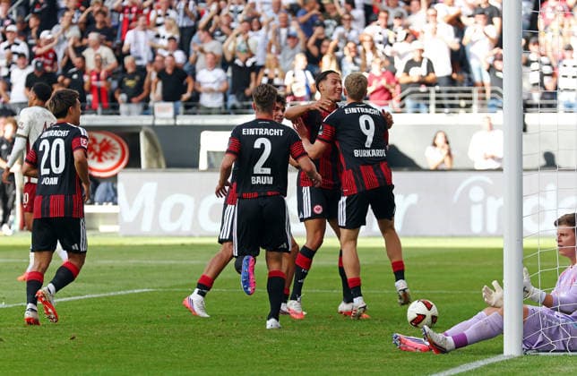 06.09.2026, xovx, Fußball Fußball Bundesliga, Eintracht Frankfurt - FC Augsburg Jubel nach dem Tor zum 1:0 durch Jonathan Burkardt (Eintracht Frankfurt) (DFL DFB REGULATIONS PROHIBIT ANY USE OF PHOTOGRAPHS as IMAGE SEQUENCES and or QUASI-VIDEO) emspor Frankfurt *** September 6, 2026, xovx, Soccer, Bundesliga, Eintracht Frankfurt vs. FC Augsburg, Celebration after Jonathan Burkardt’s 1–0 goal, Eintracht Frankfurt, DFL, DFB. REGULATIONS PROHIBIT ANY USE OF PHOTOGRAPHS AS IMAGE SEQUENCES AND OR QUASI-VIDEO, Eintracht Frankfurt
