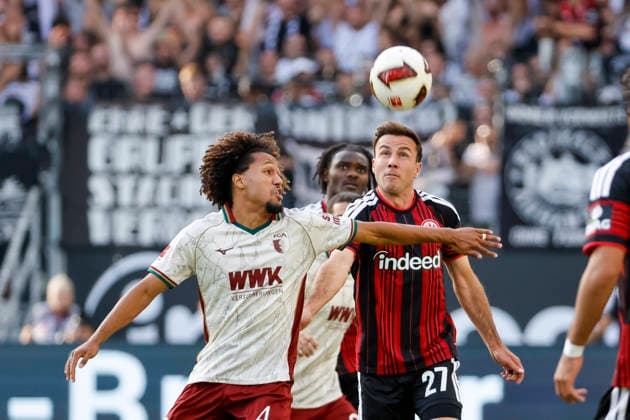 Han-Noah Massengo (FC Augsburg, 04) und Mario Götze, Gotze (Eintracht Frankfurt, 27) im Kampf um den Ball , Deutschland, Fussball, 1. Bundesliga, 2.Spieltag, 2026 2027, Eintracht Frankfurt vs. FC Augsburg, 06.09.2026, Frankfurt am Main Deutsche-Bank-Park Deutschland *** Han Noah Massengo (FC Augsburg), No. 4, and Mario Götze (Eintracht Frankfurt), No. 27, battling for the ball; Germany, soccer, Bundesliga 1, Matchday 2, 2026–2027, Eintracht Frankfurt vs. FC Augsburg, September 6, 2026, Frankfurt am Main, Deutsche Bank Park, Germany Copyright: xGrantxHubbsx