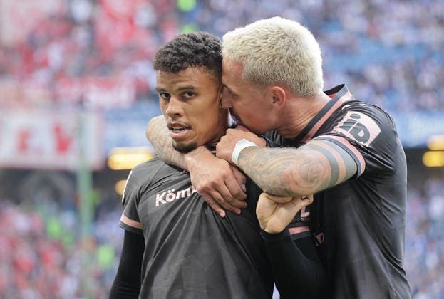 Ransford Koenigsdoerffer (1.FSV Mainz 05) bejubelt mit Phillip Tietz (1.FSV Mainz 05) sein Tor zum 0-5 Fussball, Herren, Saison 2026 2027,1.Liga, Volksparkstadion, Hamburger SV gegen Mainz 05, 0-5 DFL REGULATIONS PROHIBIT ANY USE OF PHOTOGRAPHS AS IMAGE SEQUENCES AND OR QUASI-VIDEO. *** Ransford Koenigsdoerffer (1) of FSV Mainz 05 celebrates his goal—making the score 0–5—with Phillip Tietz (1) of FSV Mainz 05. Soccer, Men’s, 2026–2027 Season, 1. Bundesliga, Volksparkstadion, Hamburger SV vs. Mainz 05, 0–5. DFL regulations prohibit any use of photographs as image sequences and or quasi-video.