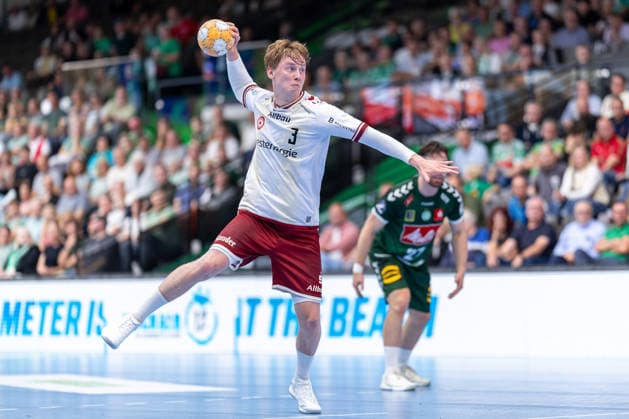 Felix Mart of TuSEM Essen (No. 03) takes a seven-meter throw, which is saved by Malte Semisch of GWD Minden (No. 01). GWD Minden vs. TuSEM Essen, Handball, 2nd Bundesliga, Matchday 2, 2026–2027 season, September 6, 2026 GER, GWD Minden vs. TuSEM Essen, Handball, 2nd Bundesliga, Matchday 2, 2026–2027 season, September 6, 2026 Minden Copyright: xEibner-Pressefoto JanxRollingerx EP_JSK