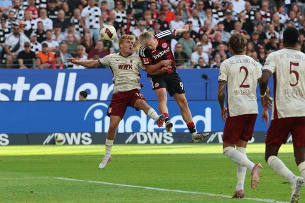 Tor zum 1:0 per Kopf durch Jonathan Burkhardt, Jonathan Michael ãJonnyÒ Burkardt, Jonny Burkardt (Eintracht Frankfurt , Nr. 9) gegen Hennes Behrens (FC Augsburg, 16), Eintracht Frankfurt - FC Augsburg, Bundesliga, BL, Saison 2026 2027, 2. Spiel, 06.09.2026, Frankfurt Deutsche Bank Park Deutschland *** Goal to make it 1-0, scored with a header by Jonathan Burkhardt, Jonathan Michael Jonny Burkardt, Jonny Burkardt (Eintracht Frankfurt), No. 9, against Hennes Behrens (FC Augsburg), 16, Eintracht Frankfurt vs. FC Augsburg, Bundesliga, BL, 2026–2027 season, Match 2, September 6, 2026, Frankfurt, Deutsche Bank Park, Germany