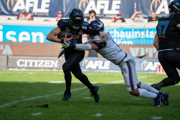 Germany, September 6, 2026, The AFLE Gold Bowl 2026: Panthers Wroclaw vs. Vienna Vikings, Schauinsland Reisen Arena, Duisburg—Panthers Wroclaw s Jameson Wang and Vienna Vikings Florian Bierbaumer battle for the ball, Duisburg, Germany Copyright: xMijoxLubecx