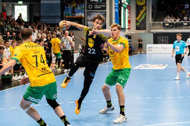Hagen, Germany, September 6, 2026, 2nd Division, 2026–2027 Season, Match 2: VfL Eintracht Hagen vs. HSC 2000 Coburg. Pictured, from left, in a one-on-one battle: Marin Lisac (HSC) and Dustin Kraus (Hagen). Ischelandhalle, North Rhine-Westphalia Copyright: xFotostandx xKruczynskix