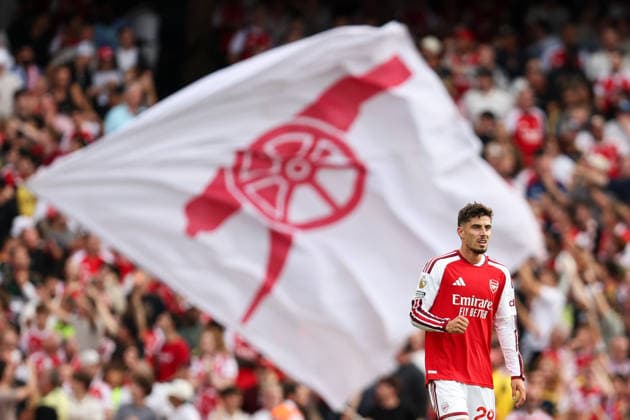 Arsenal gegen Chelsea, 6. September 2026, London, Premier League, Fußball: Arsenal gegen Chelsea – Kai Havertz von Arsenal läuft nach seinem ersten Tor zurück, im Hintergrund eine Arsenal-Flagge. Foto: Charlotte Wilson, Offside, London, Großbritannien  Copyright: xCharlottexWilsonx xOffsidexOffside
