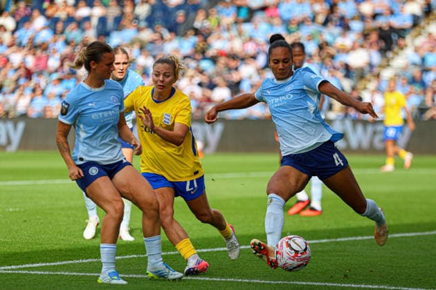 MANCHESTER, ENGLAND - September 6: Jade Rose of Manchester City clears the ball during the Barclays Womens Super League game between Manchester City and Birmingham City at Joie Stadium on September 6, 2026 in Manchester, England. (Photo by Natalie Mincher Sports Press Photo) Copyright: xNataliexMincher SPPx Sportspressphoto_SPR224817