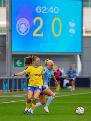 MANCHESTER, ENGLAND - September 6: Lily Crosthwaite of Birmingham City and Laura Blindkilde Brown of Manchester City battle for the ball during the Barclays Womens Super League game between Manchester City and Birmingham City at Joie Stadium on September 6, 2026 in Manchester, England. (Photo by Natalie Mincher Sports Press Photo) Copyright: xNataliexMincher SPPx Sportspressphoto_SPR224818