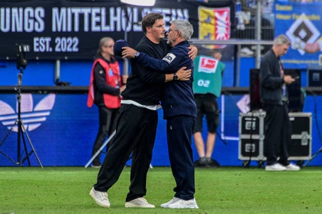 Trainer Merlin Polzin ( HSV ) Urs Fischer Trainer ( Mainz ) nach dem Abpfiff Deutschland , Hamburg , Volksparkstadion , Fussball , 1 . Bundesliga , Hamburger SV - FSV Mainz 05 *** Coach Merlin Polzin (HSV) and Urs Fischer (Mainz) after the final whistle; Germany, Hamburg, Volksparkstadion, soccer, Bundesliga 1, Hamburger SV, FSV Mainz 05