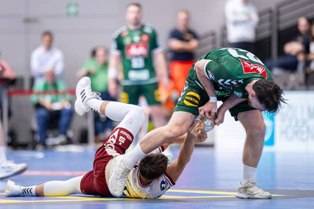 L R Nils Homscheid (TuSEM Essen, 15) in a one-on-one battle with Max Staar (GWD Minden, 27), GER, GWD Minden vs. TuSEM Essen, Handball, 2. Bundesliga, Matchday 2, 2026–2027 season, September 6, 2026 GER, GWD Minden vs. TuSEM Essen, Handball, 2nd Bundesliga, Matchday 2, 2026–2027 season, September 6, 2026 Minden Copyright: xEibner-Pressefoto JanxRollingerx EP_JSK