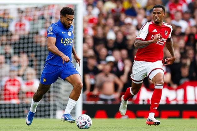 Reece James of Chelsea dribbles with the ball at his feet away from Gabriel Magalhaes of Arsenal Arsenal v Chelsea, Premier League, Football, Emirates Stadium, London, UK - 06 Sep 2026London Emirates Stadium United Kingdom EDITORIAL USE ONLY No use with unauthorised audio, video, data, fixture lists, club league logos or live services. Online in-match use limited to 120 images, no video emulation. No use in betting, games or single club league player publications. Copyright: xMattxImpey Shutterstockx 17137590ai