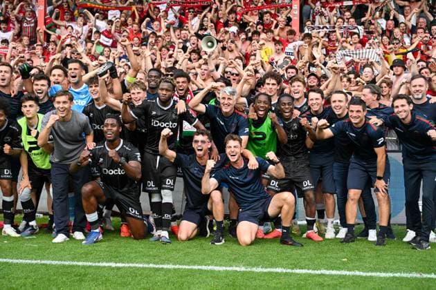 260906 KV Kortrijk vs Zulte Waregem players of Zulte Waregem celebrate after winning during the Jupiler Pro League season 2026 - 2027 matchday 5 game between KV Kortrijk and SV Zulte Waregem on September 6 , 2026 in Kortrijk, Belgium. (Photo by David Catry Isosport) Kortrijk Belgium  Copyright: xDavidxCatryx 20260906DC2_1284