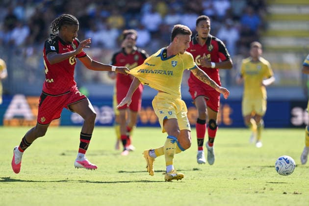 Frosinone Calcio v Venezia FC - Serie A 2026 27 Redouane Halhal of Venezia F.C. and Antonio Raimondo of Frosinone Calcio are in action during the matchday 3 of the Serie A Championship between Frosinone Calcio and Venezia F.C. at the Benito Stirpe Stadium in Frosinone, Italy, on September 6, 2026. Frosinone Italy Italy  Copyright: xDomenicoxCippitellix originalFilename:cippitelli-frosinon260906_np7OC.jpg