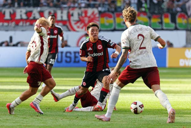 06.09.2026, xovx, Fußball Fußball Bundesliga, Eintracht Frankfurt - FC Augsburg v.l. Hennes Behrens (FC Augsburg), Ritsu Doan (Eintracht Frankfurt), Calvin Brackelmann (FC Augsburg) (DFL DFB REGULATIONS PROHIBIT ANY USE OF PHOTOGRAPHS as IMAGE SEQUENCES and or QUASI-VIDEO) emspor Frankfurt *** September 6, 2026, xovx, Soccer, Bundesliga, Eintracht Frankfurt vs. FC Augsburg (Hennes Behrens, FC Augsburg), Ritsu Doan (Eintracht Frankfurt), Calvin Brackelmann (FC Augsburg). DFL and DFB regulations prohibit any use of photographs as image sequences and or quasi-video. Eintracht Frankfurt