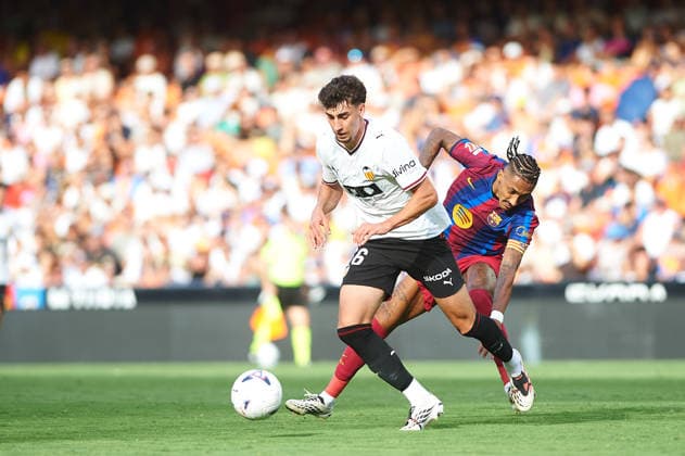 Raphinha of FC Barcelona and Iker Cordoba of Valencia CF during the LaLiga EA Sports match between Valencia CF and FC Barcelona at Mestalla on September 6, 2026, in Valencia, Spain