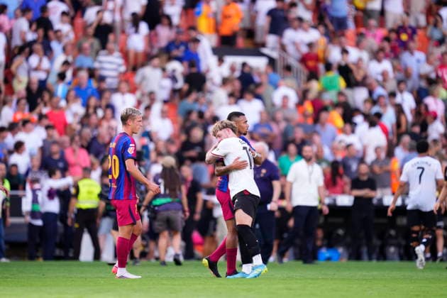 Valencia CF v FC Barcelona, Barca - LaLiga EA Sports 2026 27 Gabriel Jesus centre-forward of Barcelona and Brasil and Harvey Elliott attacking midfield of Valencia and England greets after the LaLiga EA Sports 2026 27 match between Valencia CF and FC Barcelona at Estadi de Mestalla on September 6, 2026 in Valencia, Spain. Valencia Spain  Copyright: xJosexBretonx originalFilename:bretonhernandez-valencia260906_np7Zc.jpg