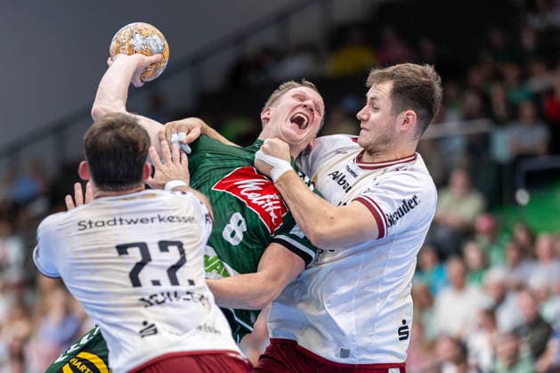 L R Nicholas Schley TuSEM Essen, 22, Karolis Antanavicius GWD Minden, 08, Max Hejny TuSEM Essen, 64 GER, GWD Minden vs. TuSEM Essen, Handball, 2nd Bundesliga, Matchday 2, 2026–2027 Season, September 6, 2026 GER, GWD Minden vs. TuSEM Essen, Handball, 2nd Bundesliga, Matchday 2, 2026–2027 season, September 6, 2026 Minden Copyright: xEibner-Pressefoto JanxRollingerx EP_JSK
