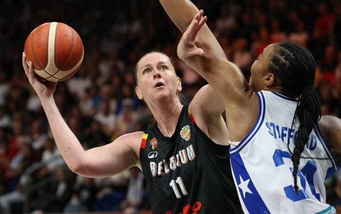 Belgium s Emma Meesseman and Puerto Rico™ Imani McGee-Stafford fight for the ball during a game between Belgian national basketball team Belgian Cats and Puerto Rico, game 2 of the group phase at the FIBA Women s Basketball World Cup, on Sunday 6 September 2026, in Berlin, Germany. The FIBA Women s Basketball World Cup takes place in Berlin from 4 to 23 September 2026. VIRGINIExLEFOUR  x185461675x