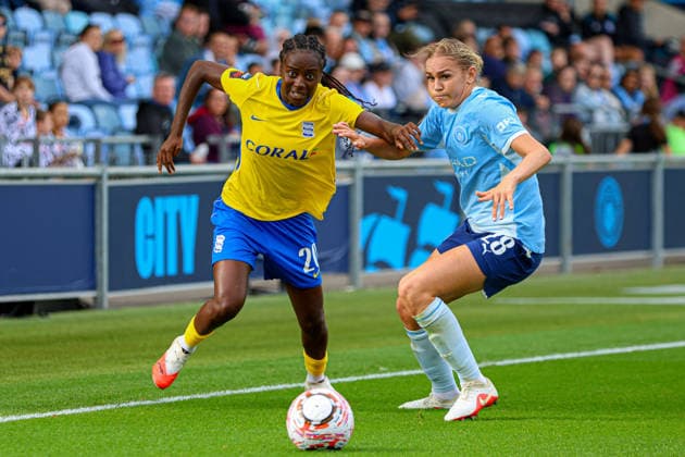 MANCHESTER, ENGLAND - September 6: Chancelle Effa Effa of Birmingham City and Gracie Prior of Manchester City battle for the ball during the Barclays Womens Super League game between Manchester City and Birmingham City at Joie Stadium on September 6, 2026 in Manchester, England. (Photo by Natalie Mincher Sports Press Photo) Copyright: xNataliexMincher SPPx Sportspressphoto_SPR224898