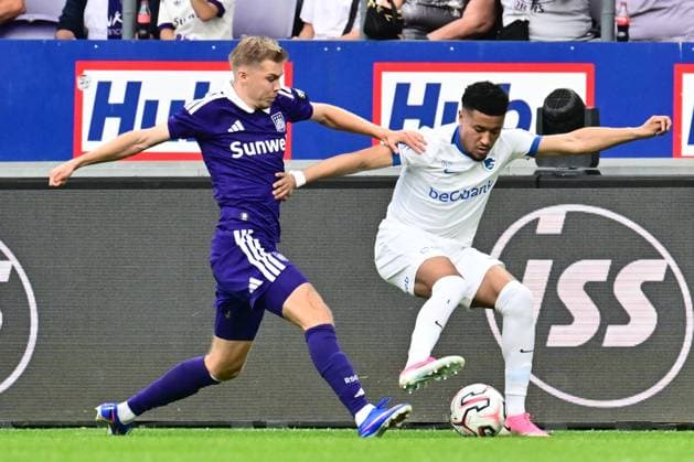 RSC Anderlecht v KRC Genk - Jupiler Pro League ANDERLECHT, BELGIUM - SEPTEMBER 06 : Antman Oliver forward of RSC Anderlecht and Amaro Kevin defender of KRC Genk battle for the ball during the Jupiler Pro League match between RSC Anderlecht and KRC Genk on September 6, 2026 in Anderlecht, Belgium, 06 09 2026 Anderlecht Belgium  Copyright: xPeterxDexVoechtx