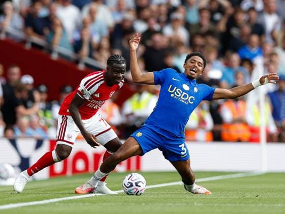 Bukayo Saka of Arsenal and Wesley Fofana of Chelsea battle for possession Arsenal v Chelsea, Premier League, Football, Emirates Stadium, London, UK - 06 Sep 2026London Emirates Stadium United Kingdom EDITORIAL USE ONLY No use with unauthorised audio, video, data, fixture lists, club league logos or live services. Online in-match use limited to 120 images, no video emulation. No use in betting, games or single club league player publications. Copyright: xMattxImpey Shutterstockx 17137590bf