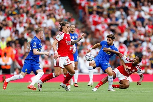 Pedro Neto of Chelsea is challenged by Riccardo Calafiori and Myles Lewis-Skelly of Arsenal while Cole Palmer of Chelsea looks on Arsenal v Chelsea, Premier League, Football, Emirates Stadium, London, UK - 06 Sep 2026London Emirates Stadium United Kingdom EDITORIAL USE ONLY No use with unauthorised audio, video, data, fixture lists, club league logos or live services. Online in-match use limited to 120 images, no video emulation. No use in betting, games or single club league player publications. Copyright: xMattxImpey Shutterstockx 17137590cp