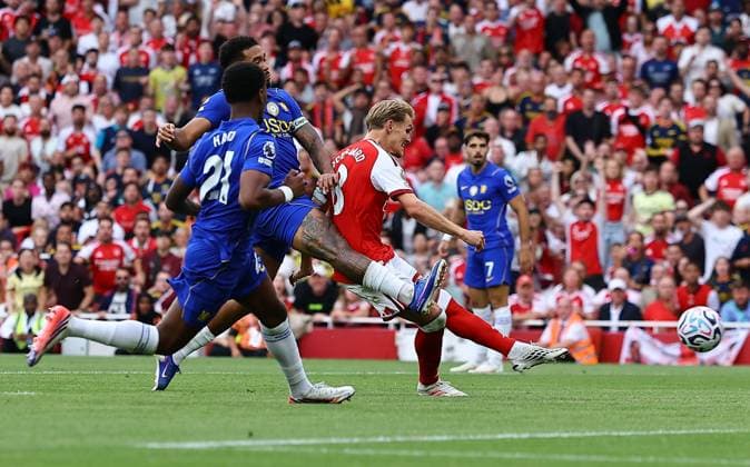 Martin Odegaard of Arsenal scores their sides second goal Arsenal v Chelsea, Premier League, Football, Football, Emirates Stadium, London, UK - 06 Sep 2026London Emirates Stadium United Kingdom EDITORIAL USE ONLY No use with unauthorised audio, video, data, fixture lists, club league logos or live services. Online in-match use limited to 120 images, no video emulation. No use in betting, games or single club league player publications. Copyright: xMichaelxZemanek Shutterstockx 17135040ab