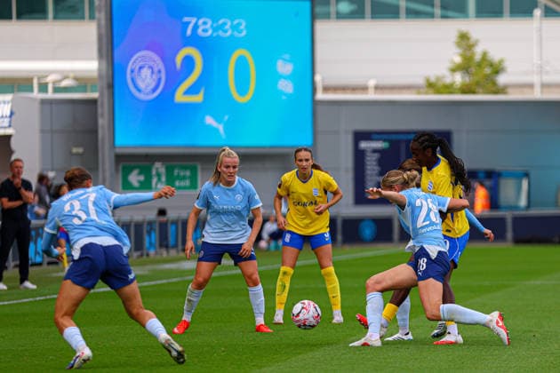 MANCHESTER, ENGLAND - September 6: Chancelle Effa Effa of Birmingham City and Gracie Prior of Manchester City battle for the ball during the Barclays Womens Super League game between Manchester City and Birmingham City at Joie Stadium on September 6, 2026 in Manchester, England. (Photo by Natalie Mincher Sports Press Photo) Copyright: xNataliexMincher SPPx Sportspressphoto_SPR224900