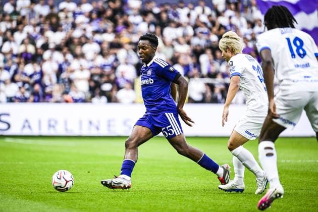 Anderlecht s Marco Kana and Genk s Junya Ito pictured in action during a soccer match between RSC Anderlecht and Krc Genk, Sunday 6 September 2026 in Brussels, on day 5 of the 2026-2027 Jupiler Pro League first division of the Belgian championship. TOM GOYVAERTS TomxGoyvaerts  x185462354x