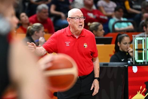 Puerto Rico v Belgium - FIBA Women s Basketball World Cup 2026 BERLIN, GERMANY - SEPTEMBER 06 : Thibault Mike head coach of Belgium in action during the FIBA Women s Basketball World Cup group C phase match between Puerto Rico and Belgium in Berlin on September 6, 2026 in Berlin, Germany, 06 09 2026 Berlin Germany  Copyright: xVincentxKalutx