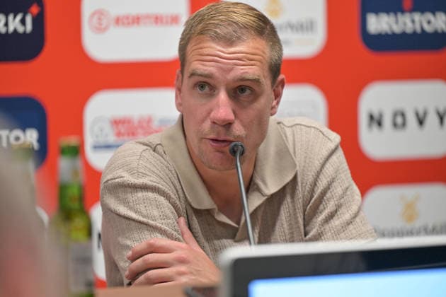 260906 KV Kortrijk vs Zulte Waregem Head Coach Michiel Jonckheere of Kortrijk pictured during the Jupiler Pro League season 2026 - 2027 matchday 5 game between KV Kortrijk and SV Zulte Waregem on September 6 , 2026 in Kortrijk, Belgium. (Photo by David Catry Isosport) Kortrijk Belgium  Copyright: xDavidxCatryx 20260906DC2_0016A