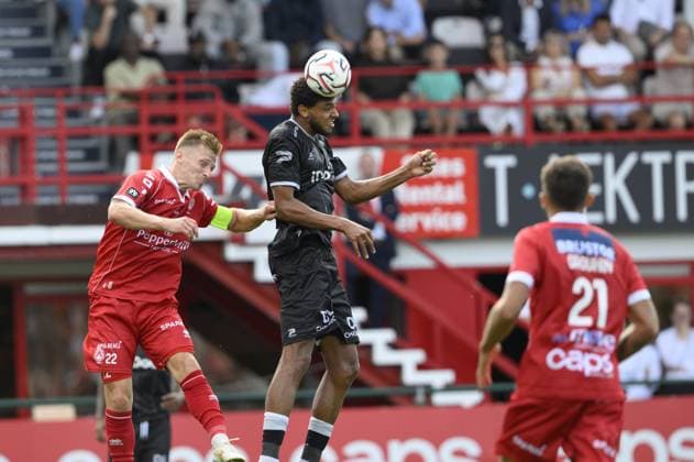 RECORD DATE NOT STATED Kortrijk s Gilles Ruyssen and Essevee s Anosike Ementa fight for the ball during a soccer match between KV Kortrijk and SV Zulte Waregem, Sunday 6 September 2026 in Kortrijk, on day 5 of the 2026-2027 Jupiler Pro League first division of the Belgian championship. JOHNxTHYS  x185463271x