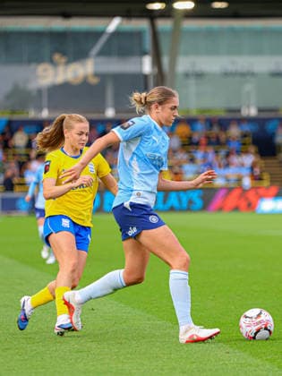 MANCHESTER, ENGLAND - September 6: Gracie Prior of Manchester City on the ball during the Barclays Womens Super League game between Manchester City and Birmingham City at Joie Stadium on September 6, 2026 in Manchester, England. (Photo by Natalie Mincher Sports Press Photo) Copyright: xNataliexMincher SPPx Sportspressphoto_SPR224901