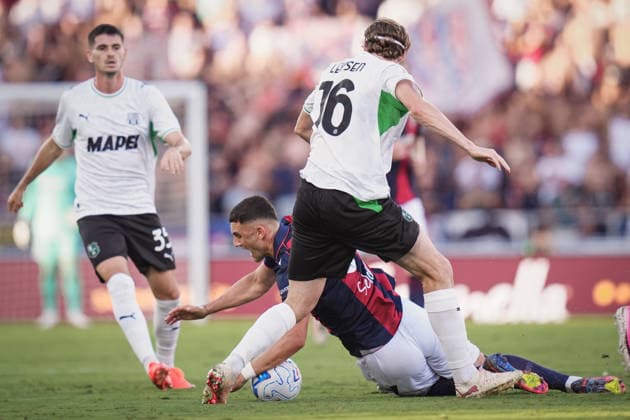 BolognaÕs Roberto Piccoli fights for the ball with SassuoloÕs Fedde Leysen during the Serie A soccer match between Bologna and Sassuolo at the Renato DallÕAra Stadium in Bologna, north Italy - Sunday, September 6, 2026 -  Copyright: xMassimoxPaolone LaPressex
