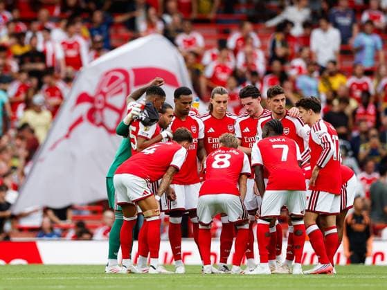 Arsenal players huddle ahead of the second half Arsenal v Chelsea, Premier League, Football, Emirates Stadium, London, UK - 06 Sep 2026London Emirates Stadium United Kingdom EDITORIAL USE ONLY No use with unauthorised audio, video, data, fixture lists, club league logos or live services. Online in-match use limited to 120 images, no video emulation. No use in betting, games or single club league player publications. Copyright: xMattxImpey Shutterstockx 17137590dk