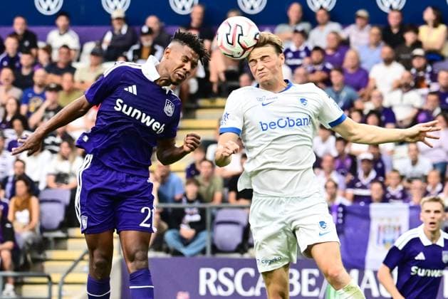 RSC Anderlecht v KRC Genk - Jupiler Pro League ANDERLECHT, BELGIUM - SEPTEMBER 06 : Bentayeb Tawfik forward of RSC Anderlecht and Smets Matte defender of KRC Genk battle for the ball during the Jupiler Pro League match between RSC Anderlecht and KRC Genk on September 6, 2026 in Anderlecht, Belgium, 06 09 2026 Anderlecht Belgium  Copyright: xPeterxDexVoechtx