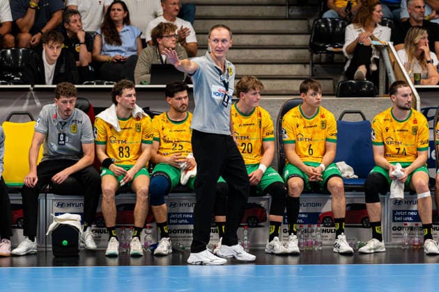Hagen, Germany, September 6, 2026, 2nd Division, 2026–2027 Season, Match 2: VfL Eintracht Hagen vs. HSC 2000 Coburg. Pictured: Hagen coach Pavel Prokopec gesturing on the court at the Ischelandhalle in North Rhine-Westphalia. Copyright: xFotostandx xKruczynskix