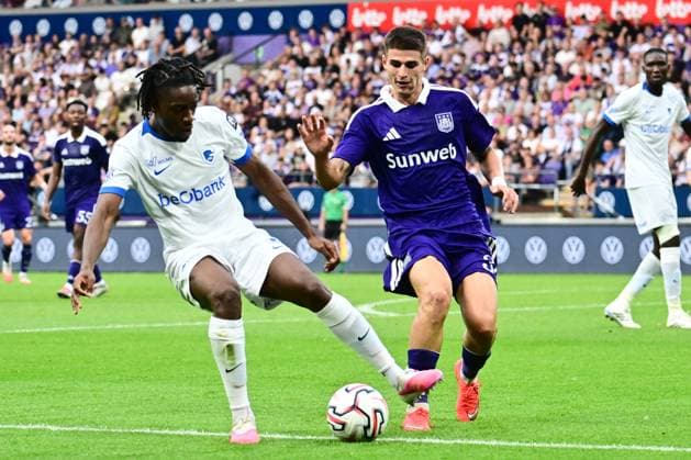 RSC Anderlecht v KRC Genk - Jupiler Pro League ANDERLECHT, BELGIUM - SEPTEMBER 06 : Koutsoupias Ilias midfielder of RSC Anderlecht and Kayembe Dito Joris defender of KRC Genk battle for the ball during the Jupiler Pro League match between RSC Anderlecht and KRC Genk on September 6, 2026 in Anderlecht, Belgium, 06 09 2026 Anderlecht Belgium  Copyright: xPeterxDexVoechtx