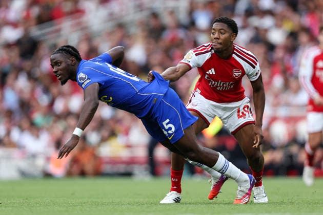 Arsenal gegen Chelsea, 6. September 2026, London, Premier League, Fußball: Arsenal gegen Chelsea. Myles Lewis Skelly von Arsenal und Romeo Lavia von Chelsea. Foto: Charlotte Wilson, Offside, London, Großbritannien  Copyright: xCharlottexWilsonx xOffsidexOffside