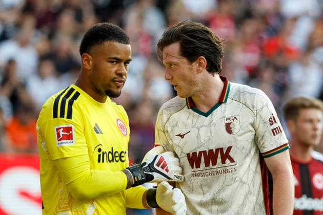 Noah Atubolu (Eintracht Frankfurt, 01) und Michael Gregoritsch (FC Augsburg, 11) , Deutschland, Fussball, 1. Bundesliga, 2.Spieltag, 2026 2027, Eintracht Frankfurt vs. FC Augsburg, 06.09.2026, Frankfurt am Main Deutsche-Bank-Park Deutschland *** Noah Atubolu, Eintracht Frankfurt, 01, and Michael Gregoritsch, FC Augsburg, 11, Germany, soccer, Bundesliga 1, Matchday 2, 2026–2027, Eintracht Frankfurt vs. FC Augsburg, September 6, 2026, Frankfurt am Main, Deutsche Bank Park, Germany Copyright: xGrantxHubbsx
