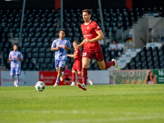 Arbnor Nuraj, SG Sonnenhof Grossaspach, 25, on the ball, GER, Soccer, SG Sonnenhof Grossaspach vs. TSG Hoffenheim II, 3rd Division, Matchday 4, 2026–2027 Season, September 6, 2026 GER, Soccer, SG Sonnenhof Grossaspach vs. TSG Hoffenheim II, 3rd Division, Matchday 4, 2026–2027 Season, September 6, 2026 Aspach Copyright: xCarstenxSchweringx EP_CSG