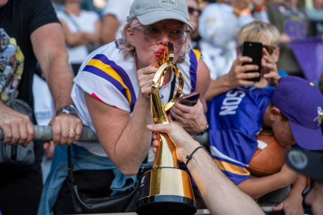 Germany, September 6, 2026, The AFLE Gold Bowl 2026: Panthers Wroclaw vs. Vienna Vikings, Schauinsland Reisen Arena, Duisburg. A Vienna fan kisses the trophy. Duisburg, Germany Copyright: xMijoxLubecx