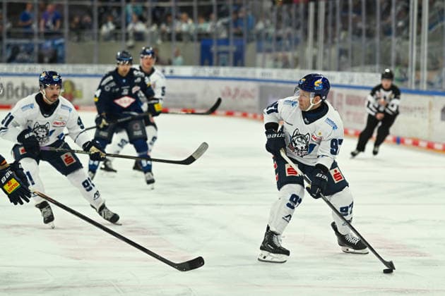 Matt White (EC Kassel Huskies, 97) Dresdner Eisloewen vs. EC Kassel Huskies, Testspiel 2. Eishockey Bundesliga Herren, Spielzeit 2026 2027, 06.09.2026 Dresdner Eisloewen vs. EC Kassel Huskies, Testspiel 2. Eishockey Bundesliga Herren, Spielzeit 2026 2027, 06.09.2026 Dresden *** Matt White, EC Kassel Huskies; 97 Dresdner Eisloewen vs. EC Kassel Huskies, Exhibition Game 2, Men s Ice Hockey Bundesliga, 2026–2027 Season, September 6, 2026, Dresdner Eisloewen vs. EC Kassel Huskies, Exhibition Game 2, Men s Ice Hockey Bundesliga, 2026–2027 Season, September 6, 2026, Dresden Copyright: xEibner-Pressefoto xHoepnerx EP_PHR