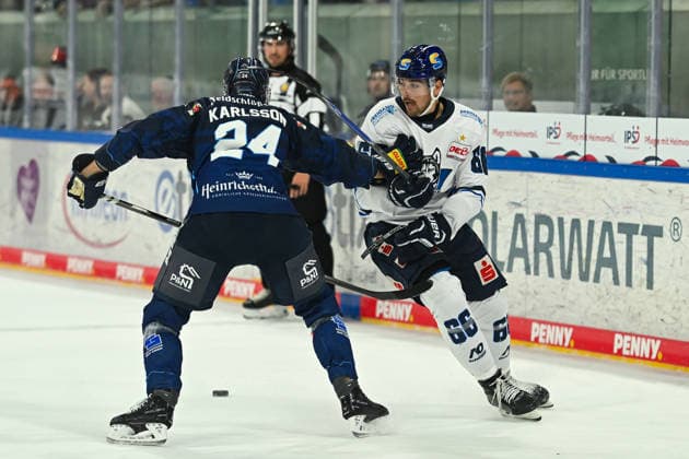 Simon Karlsson (Dresdner Eisloewen, 24) Darren Mieszkowski (EC Kassel Huskies, 66) Dresdner Eisloewen vs. EC Kassel Huskies, Testspiel 2. Eishockey Bundesliga Herren, Spielzeit 2026 2027, 06.09.2026 Dresdner Eisloewen vs. EC Kassel Huskies, Testspiel 2. Eishockey Bundesliga Herren, Spielzeit 2026 2027, 06.09.2026 Dresden *** Simon Karlsson, Dresdner Eisloewen, 24; Darren Mieszkowski, EC Kassel Huskies, 66; Dresdner Eisloewen vs. EC Kassel Huskies, Exhibition Game 2, Men s Ice Hockey Bundesliga, 2026–2027 Season, September 6, 2026, Dresdner Eisloewen vs. EC Kassel Huskies, Exhibition Game 2, Men’s Ice Hockey Bundesliga, 2026–2027 season, September 6, 2026, Dresden Copyright: xEibner-Pressefoto xHoepnerx EP_PHR