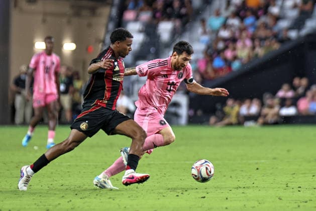 September 5, 2026, Miami, Florida, USA: LIONEL MESSI (10) of Inter Miami CF and MAURICIO AMARO (14) of the Atlanta United battle for a ball during a Major League soccer match between Inter Miami CF and Atlanta United FC Miami USA - ZUMAa257 20260905_zsp_a257_040 Copyright: xChrisxArjoonx