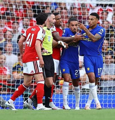 Morgan Rogers of Chelsea agues with Declan Rice of Arsenal Arsenal v Chelsea, Premier League, Football, Football, Emirates Stadium, London, UK - 06 Sep 2026London Emirates Stadium United Kingdom EDITORIAL USE ONLY No use with unauthorised audio, video, data, fixture lists, club league logos or live services. Online in-match use limited to 120 images, no video emulation. No use in betting, games or single club league player publications. Copyright: xMichaelxZemanek Shutterstockx 17135040ag
