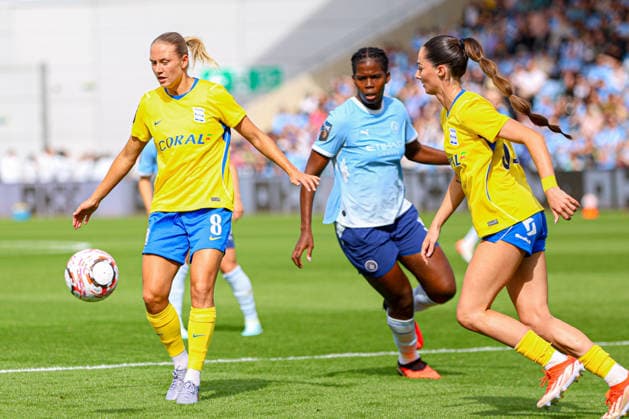 MANCHESTER, ENGLAND - September 6: Lisa Naalsund of Birmingham City on the ball during the Barclays Womens Super League game between Manchester City and Birmingham City at Joie Stadium on September 6, 2026 in Manchester, England. (Photo by Natalie Mincher Sports Press Photo) Copyright: xNataliexMincher SPPx Sportspressphoto_SPR224937