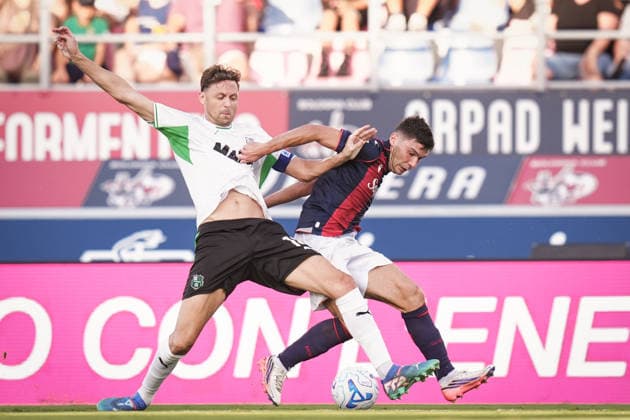 BolognaÕs Nicolo Cambiaghi fights for the ball with SassuoloÕs Nemanja Matic during the Serie A soccer match between Bologna and Sassuolo at the Renato DallÕAra Stadium in Bologna, north Italy - Sunday, September 6, 2026 -  Copyright: xMassimoxPaolone LaPressex